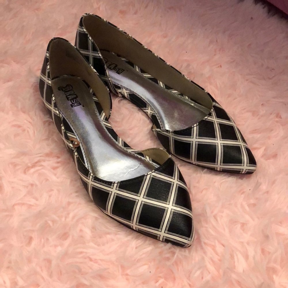 Blank & White Flats